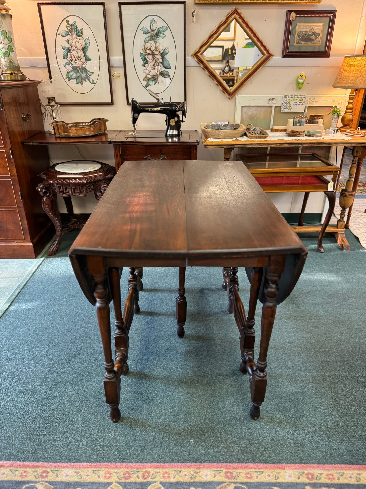 Early 1800’s Mahogany Gate Leg Oval Dining Table Stunning, Versatile Seats 6