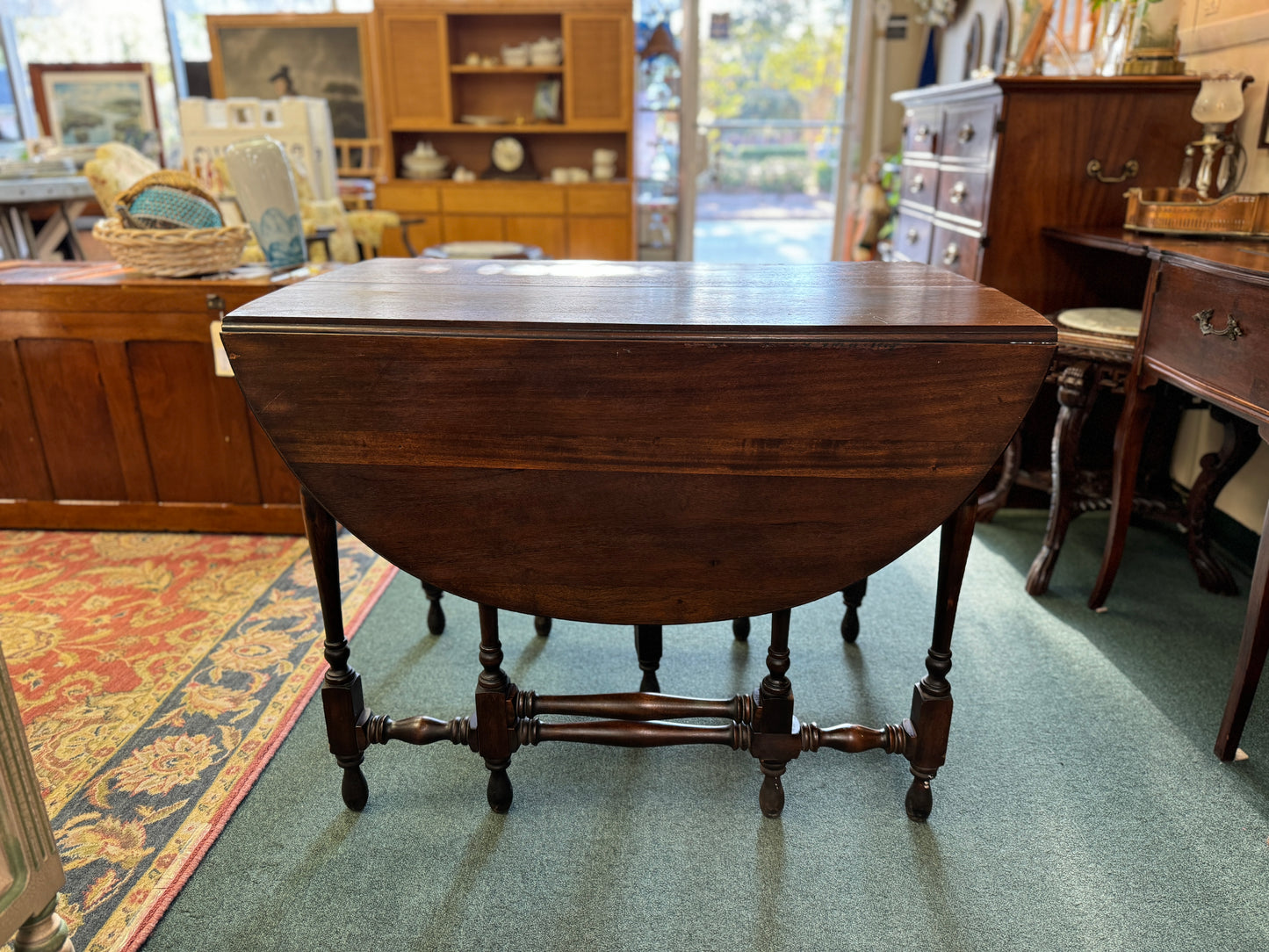 Early 1800’s Mahogany Gate Leg Oval Dining Table Stunning, Versatile Seats 6