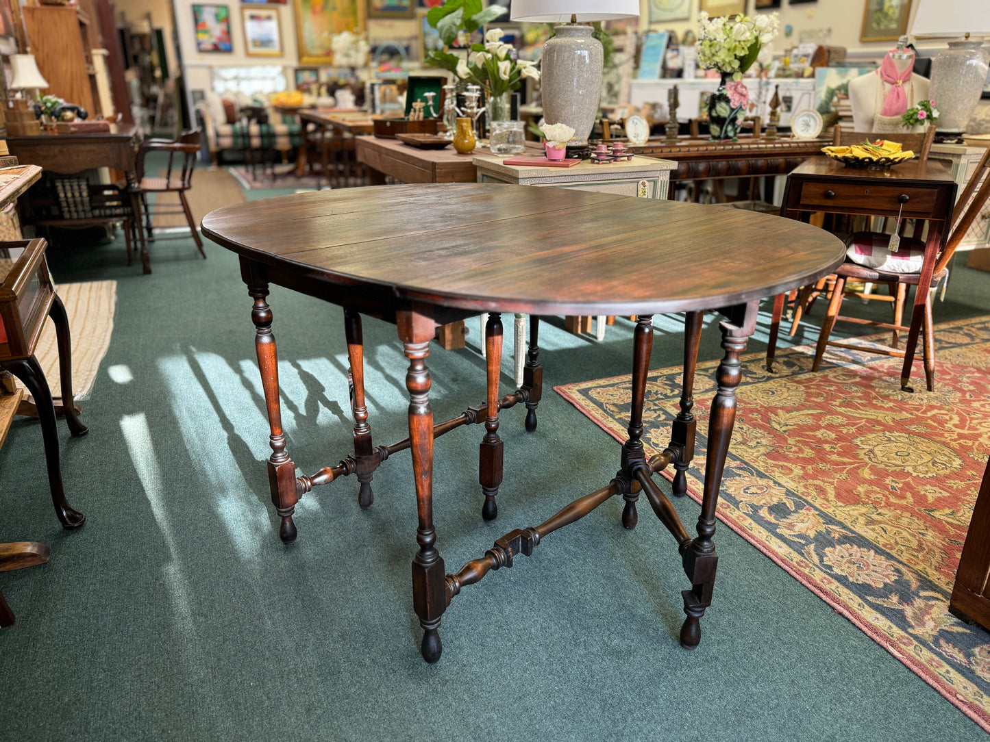 Early 1800’s Mahogany Gate Leg Oval Dining Table Stunning, Versatile Seats 6